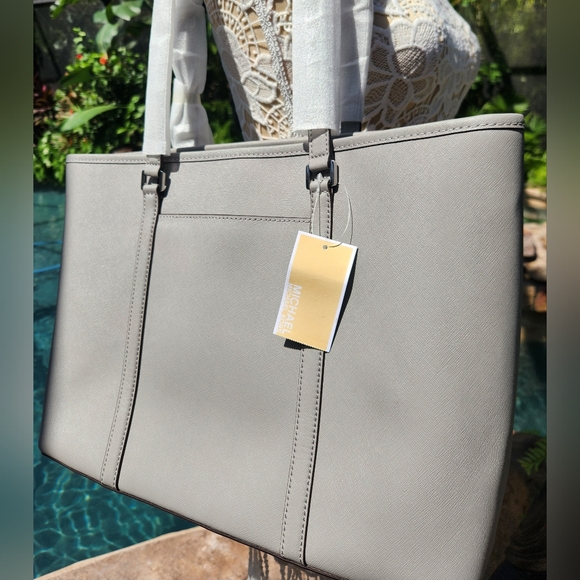 Michael Kors Jet Set Tote Light Gray New with tags! - Picture 2 of 13